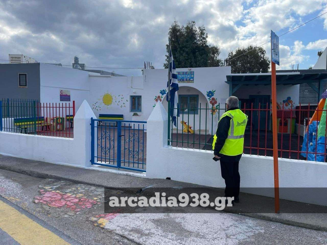 Εξετάζονται εξονυχιστικά όλες οι σχολικές μονάδες της Σαντορίνης, προκειμένου να εντοπιστούν τυχόν ζητήματα στατικότητας.&nbsp;