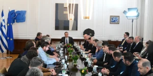 Oλοκληρώθηκε μετά από 3,5 ώρες η συνάντηση Μητσοτάκη - αγροτών