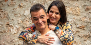 Η θεατρική παράσταση "Check In για 2" έρχεται στην Τρίπολη