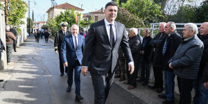 "Ζήτησα η Ελληνική Βουλή ν΄ αγκαλιάσει και να «υιοθετήσει» τον γιο του 53χρονου Λιμενικού"