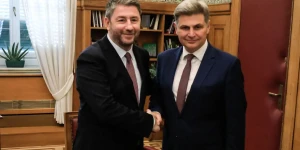 Προσχώρησε στο ΠΑΣΟΚ ο ευρωβουλευτής Νίκος Φαραντούρης