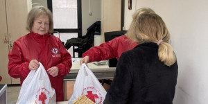 "Δέματα Αγάπης" από εθελοντές του Ερυθρού Σταυρού Τρίπολης