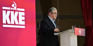 Παρουσία του Δ. Κουτσούμπα η εκδήλωση "Ακροναυπλία-Χαϊδάρι-Καισαριανή, Όρθιοι-Αλύγιστοι-Κομμουνιστές"