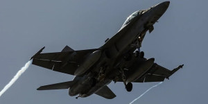 Αμερικανικό καταδρομικό κατέρριψε κατά λάθος μαχητικό των ΗΠΑ πάνω από την Ερυθρά Θάλασσα