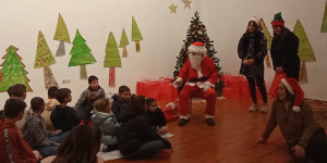 Στάση Στεμνίτσα για τον Άγιο Βασίλη-Μοίρασε δώρα και σκόρπισε χαρά