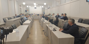 " Είστε επικίνδυνος!"- "Είσαι ανάξιος να είσαι Δημοτικός Σύμβουλος" (vid)