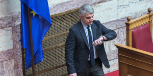 Οδυσσέας Κωνσταντινόπουλος: Η 2η εφηβεία στα 50 και η δυσκολία στο χωριό του να βρουν τέταρτο για δηλωτή