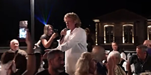 Ένας εντυπωσιακός και.."ξεσηκωτικός" Πέτρος Γαϊτάνος στις Κολλίνες (video)