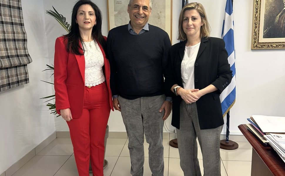 Κώστας Τζιούμης: “Καλωσορίζουμε στο Δήμο μας 2 νέους υπαλλήλους”