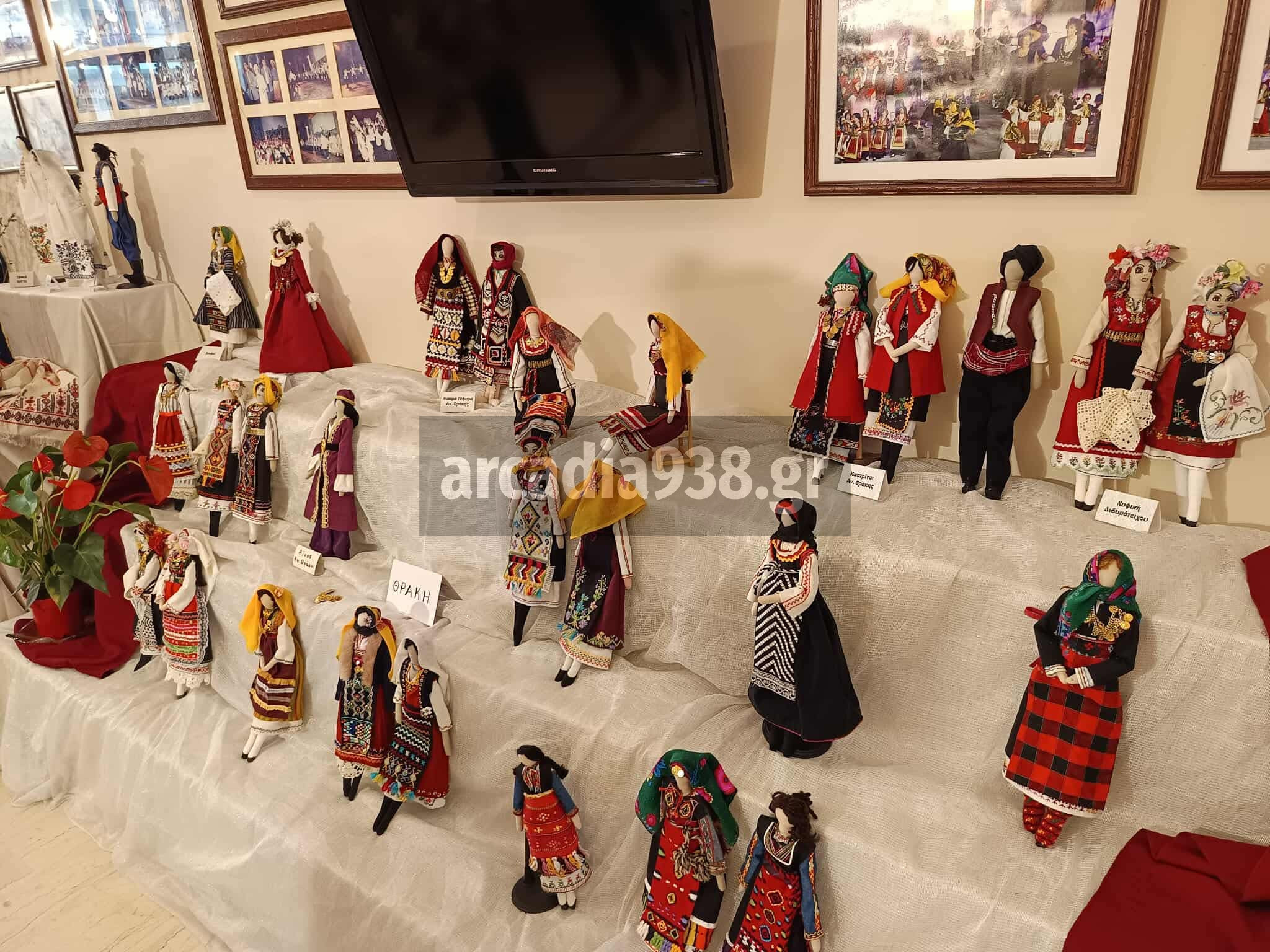 Τρίπολη: Εγκαίνια της έκθεσης παραδοσιακής φορεσιάς σε μινιατούρα (pics-vid)