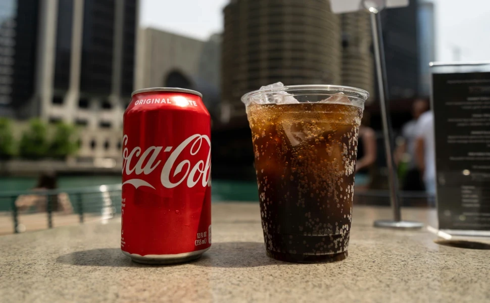 Το κρυφό μήνυμα στο λογότυπο της Coca-Cola μόλις αποκαλύφθηκε - Τι λέει ειδικός