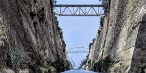 Χωρίς τις αισθήσεις της εντοπίστηκε 61χρονη στον Ισθμό της Κορίνθου