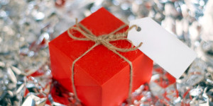 Εορτολόγιο: Ποιος γιορτάζει σήμερα 17 Απριλίου - Σε ποιους θα πείτε "χρόνια πολλά"