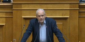 Παπαηλιού: "Ο φασισμός συνιστά διαχρονική απειλή, με τη βία να αποτελεί εγγενές στοιχεία του"