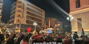 Γέμισε... Άγιους Βασίληδες το κέντρο της πόλης!