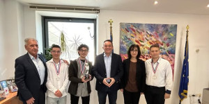 Ο Κώστας Βλάσης υποδέχθηκε μαθητές που κατέκτησαν τη 2η θέση στην Ολυμπιάδα Εκπαιδευτικής Ρομποτικής