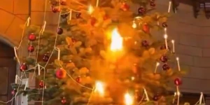 Στην καρδιά των Άλπεων το χριστουγεννιάτικο δέντρο ανάβει όπως πριν από 500 χρόνια