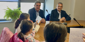 Μαθητές του 3ου Δημοτικού Σχολείου στον Δήμαρχο Τρίπολης για το "δέντρο της τάξης τους"