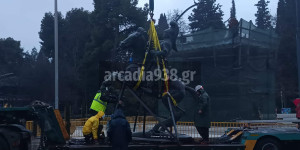 Τρίπολη: Η...αποκαθήλωση του ανδριάντα του "Γέρου του Μοριά" (vids - pics)