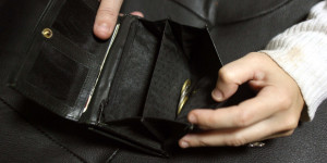 Συνελήφθη 35χρονη για κλοπή πορτοφολιού