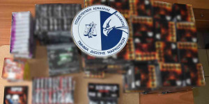 Χειροπέδες σε 20χρονο για παράβαση της νομοθεσίας περί φωτοβολίδων και βεγγαλικών