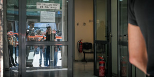 Το παρασκήνιο πίσω από το σοβαρό περιστατικό στον ΕΦΚΑ και η μάχη για μια σύνταξη