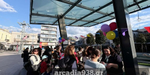 Τρίπολη: Γέμισε πασχαλινές λαμπάδες και φέτος η Πλατεία Πετρινού (pics - vid)