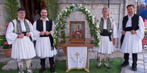 Με λαμπρότητα και ισχυρά μηνύματα εθνικής ομοψυχίας ο εορτασμός της Πολιούχου Δημητσάνας, Αγίας Κυριακής