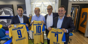 Κυβερνητικό κλιμάκιο στο Star Store (pics)