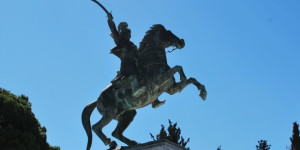 Κατσίρης για ανδριάντα Κολοκοτρώνη: Υπάρχουν εύλογα ερωτήματα