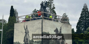 Στη... θέση του, στην πλατεία Άρεως, ο ανδριάντας του Θεόδωρου Κολοκοτρώνη