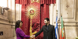 Γλυπτό του Νίκου Φλώρου παρουσιάστηκε στη Λισσαβώνα (pics)