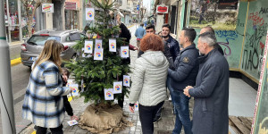 Ο Εμπορικός Σύλλογος Τρίπολης στόλισε το χριστουγεννιάτικο δέντρο