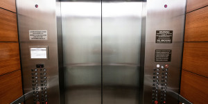 Μητρώο Ανελκυστήρων: Το λάθος που κάνουν συχνά ιδιοκτήτες ακινήτων και διαχειριστές πολυκατοικιών