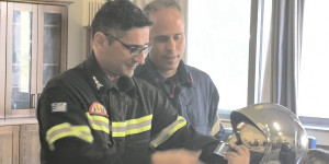 Εβαλαν το κράνος του πυροσβέστη μαθητές και μαθήτριες του 6ου Δημοτικού Σχολείου Τρίπολης