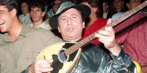 Σαν σήμερα γεννήθηκε ο Χάρρυ Κλυνν: Από φτωχός πρόσφυγας πρωτοπόρος του stand-up comedy στην Ελλάδα