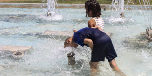 Στο "κόκκινο" η θερμοκρασία σε πολλές περιοχές της χώρας- Εξαιρετικά υψηλές οι τιμές στην άσφαλτο