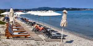 Ξεκίνησαν τα... όργανα: «Βροχή» οι καταγγελίες στο MyCoast για ξαπλώστρες - Πάνω από 500 οι αναφορές