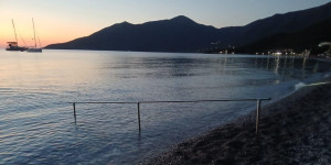 Πιο εύκολη η είσοδος και η έξοδος των λουόμενων στις παραλίες Πούλιθρα και Λάκκο