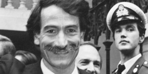 Ένα ιστορικό εύρημα: Το αυτοκίνητο του Αντώνη Τρίτση ξεχασμένο σε πάρκινγκ του Δήμου Αθηναίων