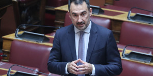 Χαρίτσης: "Καταργείται η σιδηροδρομική γραμμή στην Πελοπόννησο;"