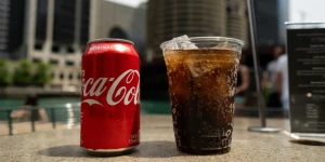Το κρυφό μήνυμα στο λογότυπο της Coca-Cola μόλις αποκαλύφθηκε - Τι λέει ειδικός