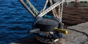 Τραυματισμός χειριστή πλωτού γερανού στην Ερμιόνη Αργολίδας