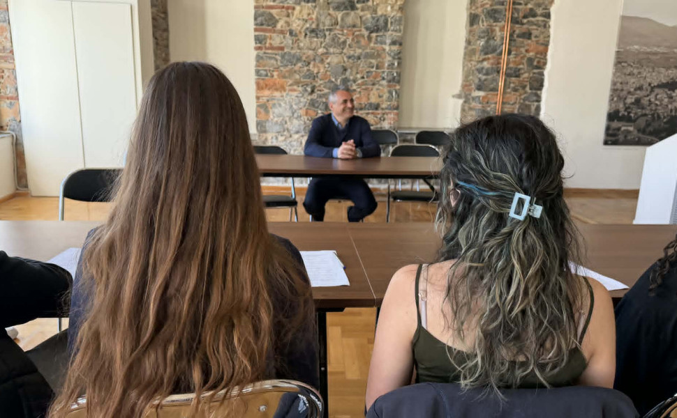 Κώστας Τζιούμης: "Καλώ τους νέους μας να συμμετέχουν στα κοινά και να αγαπούν τον τόπο τους"