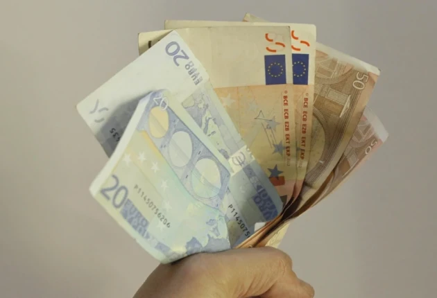 Η ελληνική οικονομία αντέχει τις διεθνείς πιέσεις, λέει το ΔΝΤ