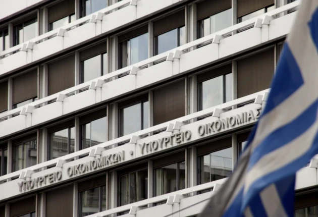 Κατατέθηκε στη Βουλή το νέο πολυνομοσχέδιο του ΥΠΕΘΟΟ με παρεμβάσεις για μισθούς, χρέη και ενέργεια