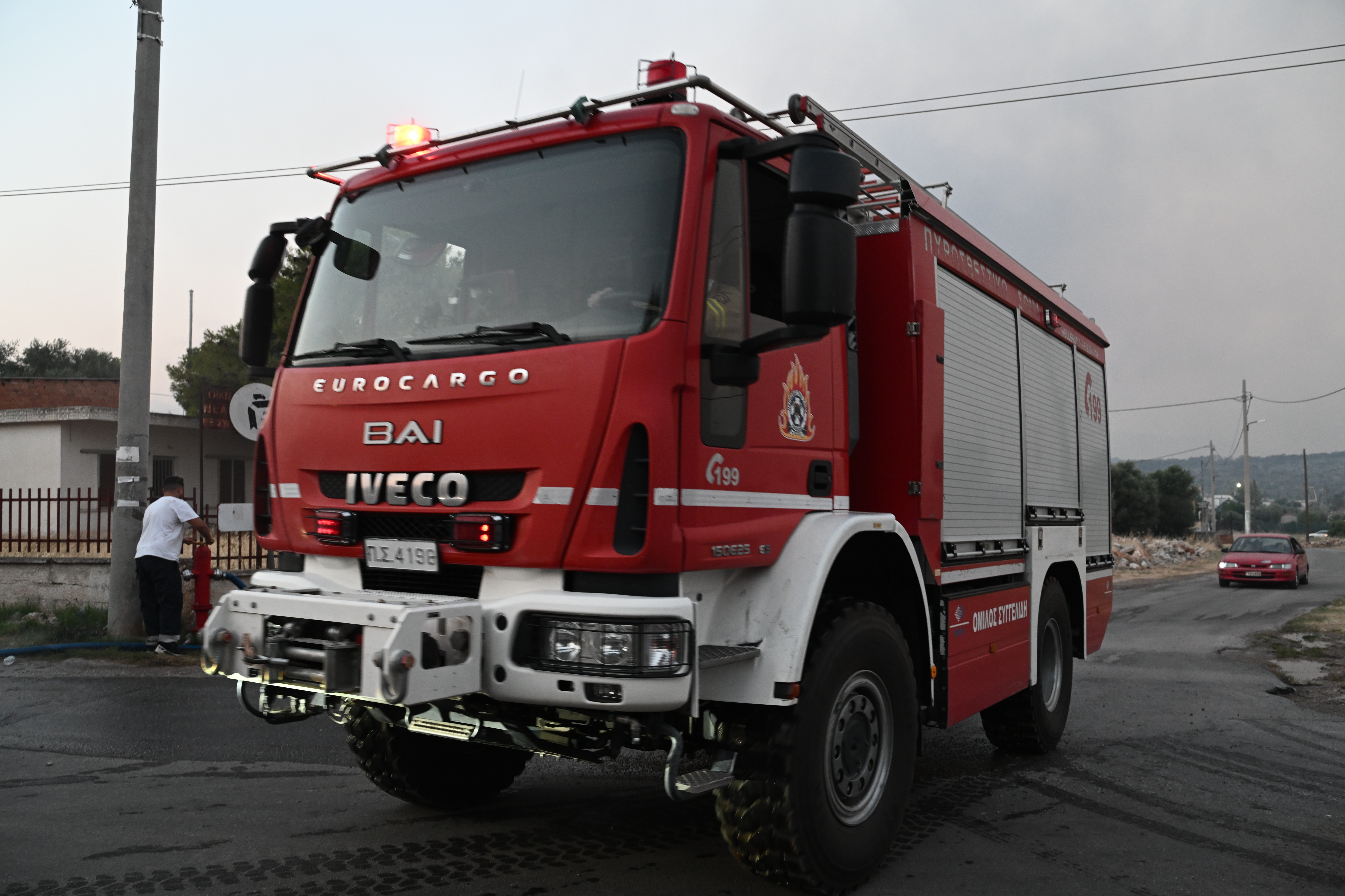 Επιχείρηση της Πυροσβεστικής για τον απεγκλωβισμό οδηγού στην Αθηνών-Τρίπολης