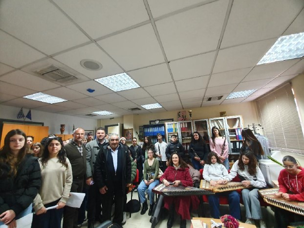 Χριστουγεννιάτικες μελωδίες και ευχές στη Διεύθυνση Δευτεροβάθμιας Εκπαίδευσης