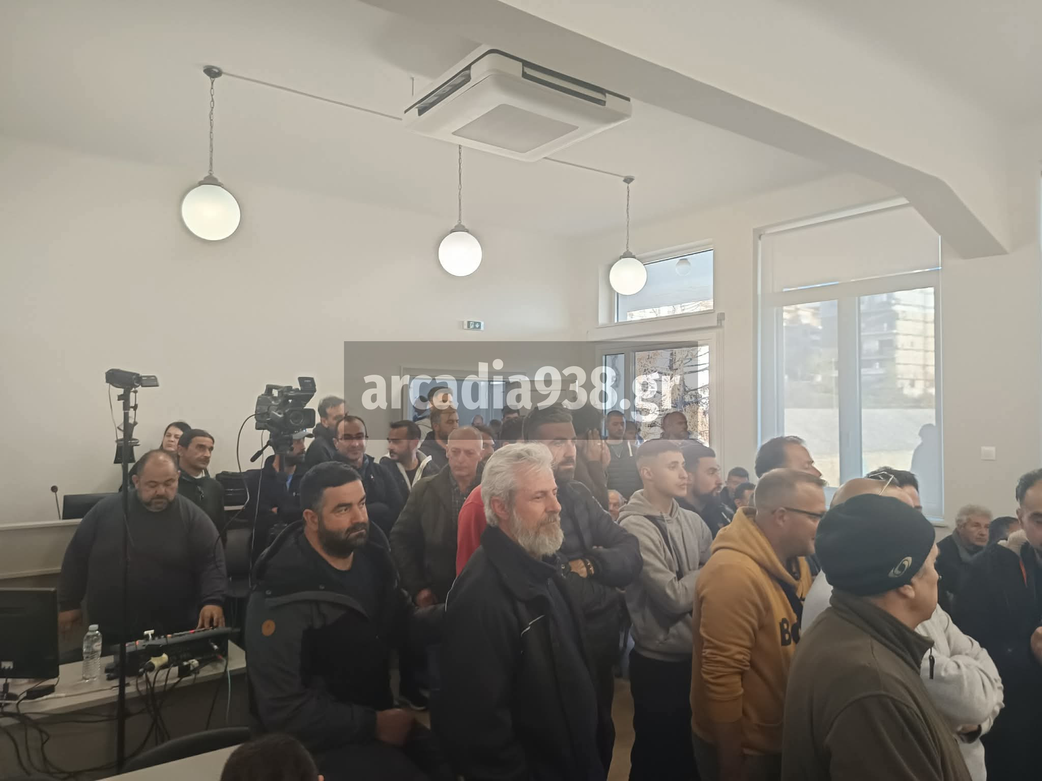 Ένταση με το "καλησπέρα" στο Πε. Συ. λόγω...διαδικασίας!