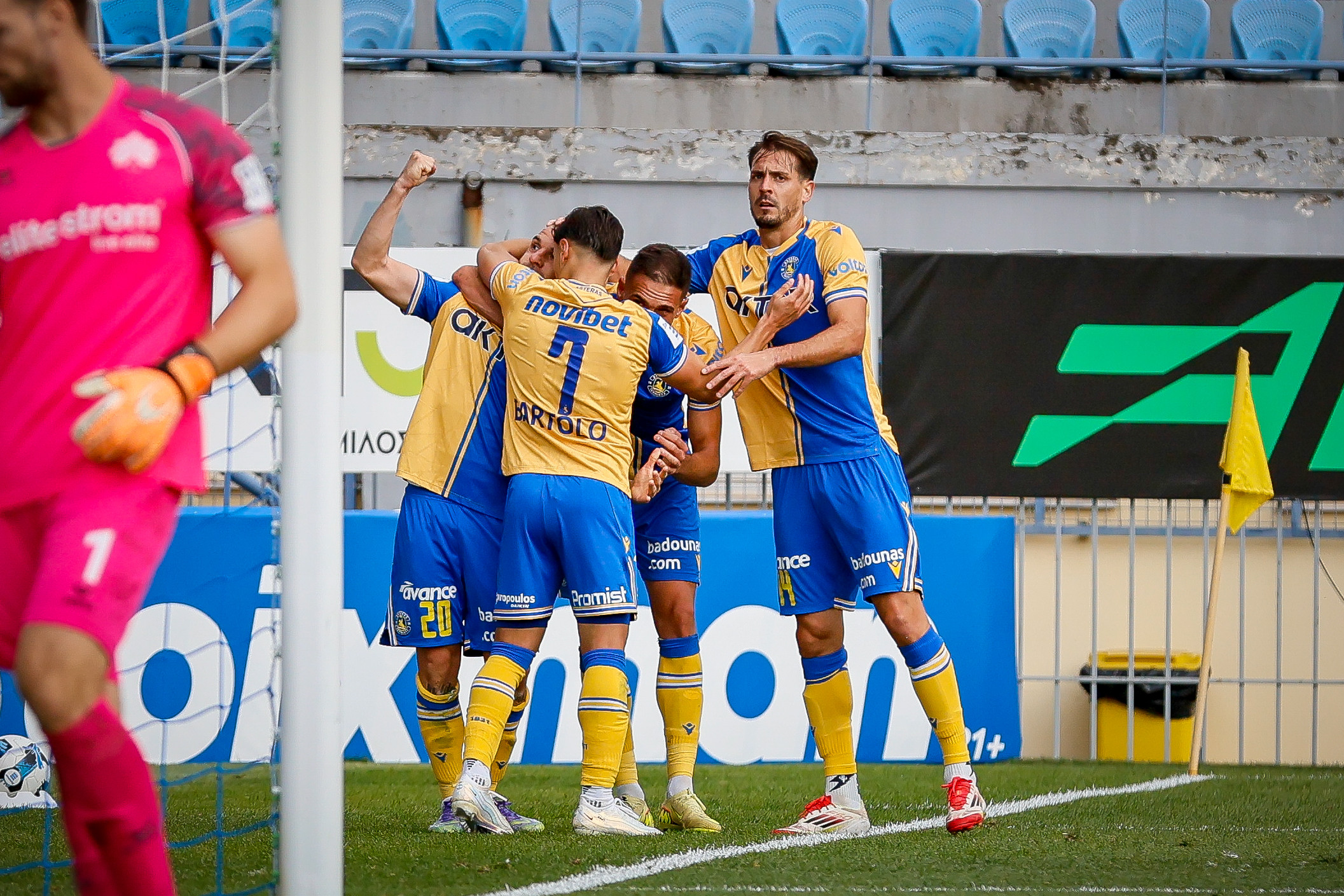 Τα πρωταθλήματα ξεκινούν με... κιτρινομπλέ Κυριακή